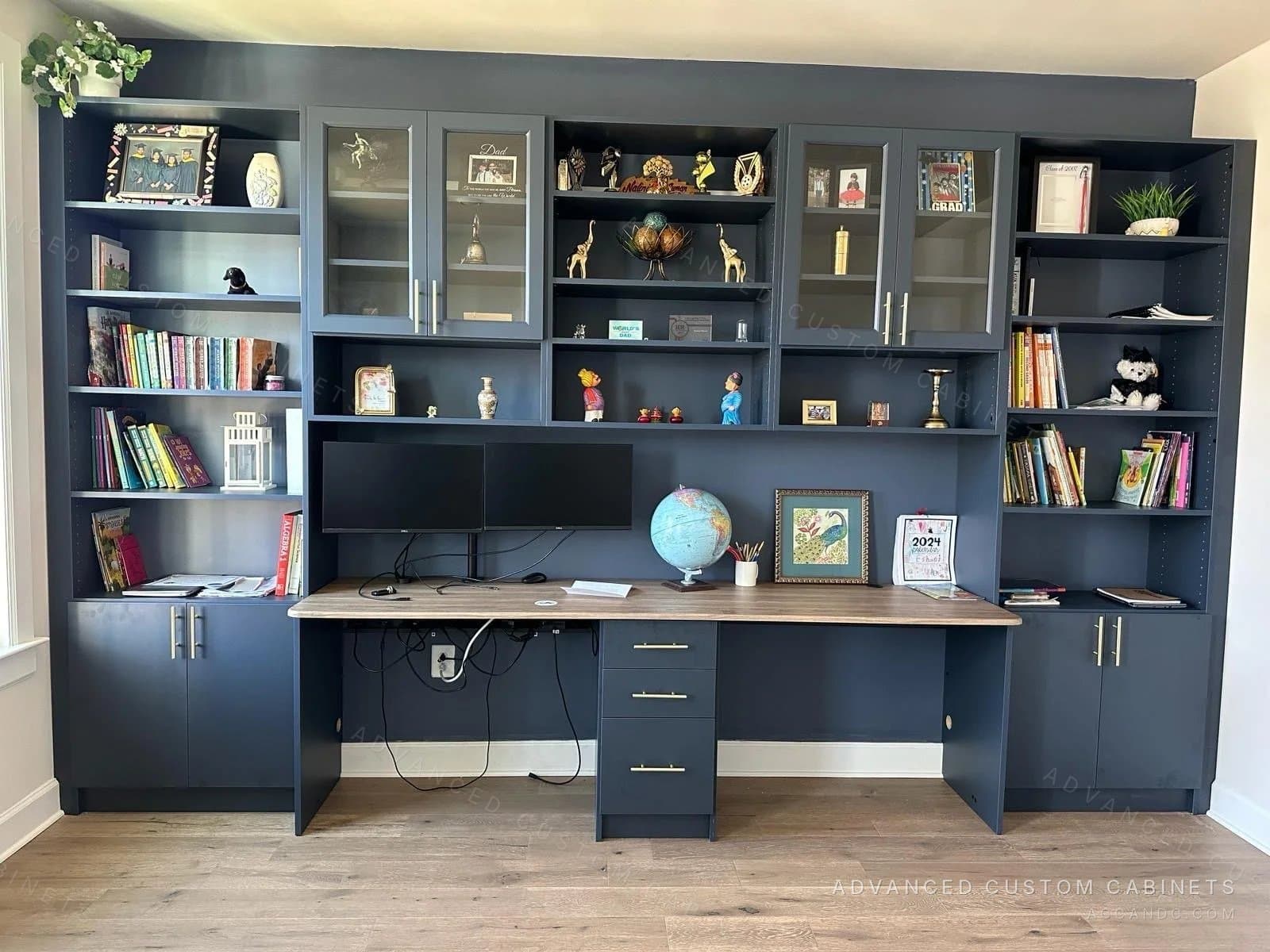 Modern home office built-in with desk and shelves