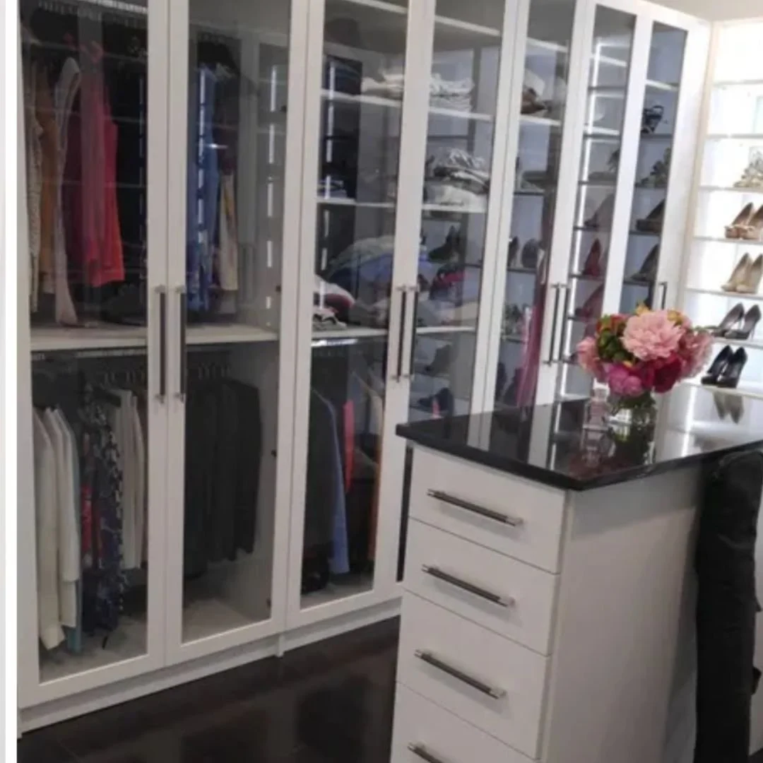 Built-in wardrobe with glass doors